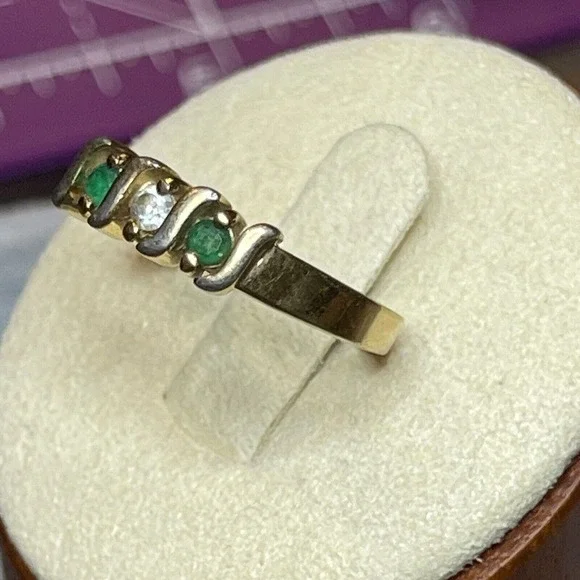 Vintage KOREA Gold Plated Cubic Zirconia Emerald Green Color Band Ring Size 8 - Picture 5 of 6